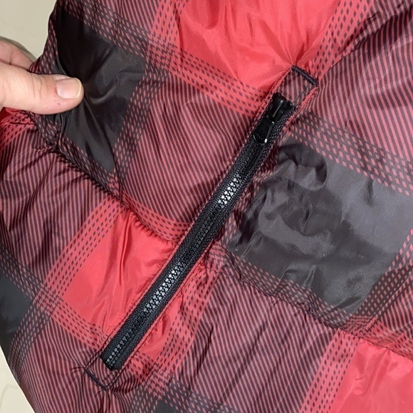 Old Navy coat  Women’s Short Puffer Buffalo Plaid Red and Black Jacket - Picture 8 of 9